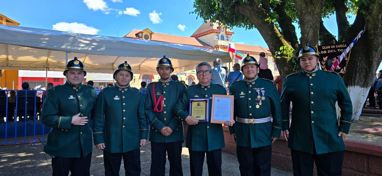 Voluntarios en uniforme de gala